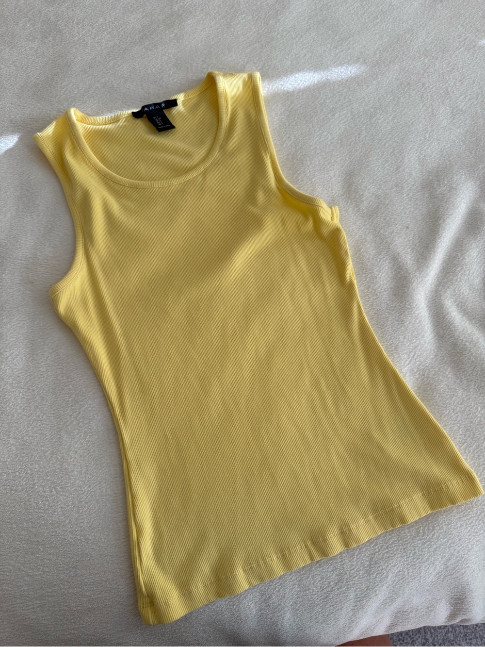 TAHARI Sunny Yellow Ribbed Scoop Tank